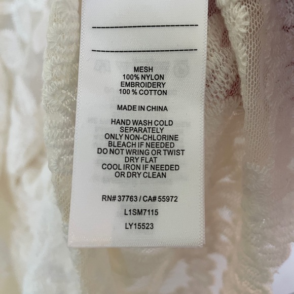 Laundry By Shelli Segal - Beautiful Lace Top in shade “Vanilla Ice”.  NWT!! - Picture 5 of 7
